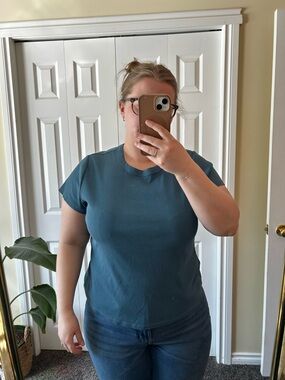 Old Navy Women's Short Sleeve Tee in Deep Blue